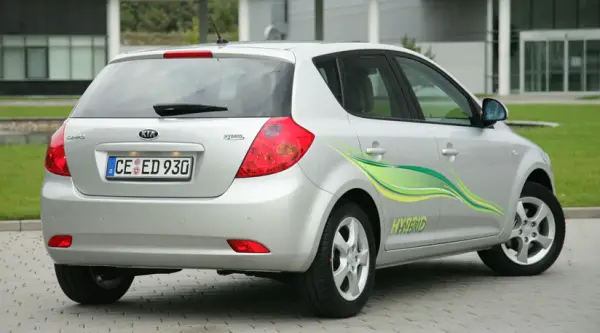 Kia cee'd gasoline-electric hybrid