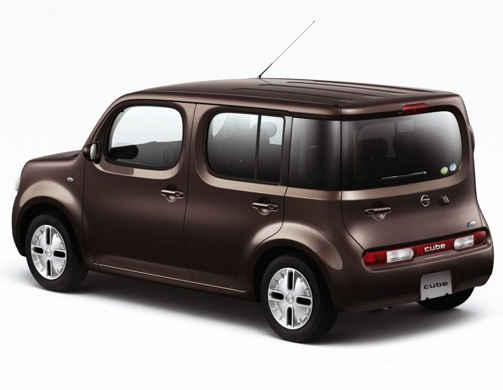 Nissan Cube, Kia Soul's main competitor, hits the streets